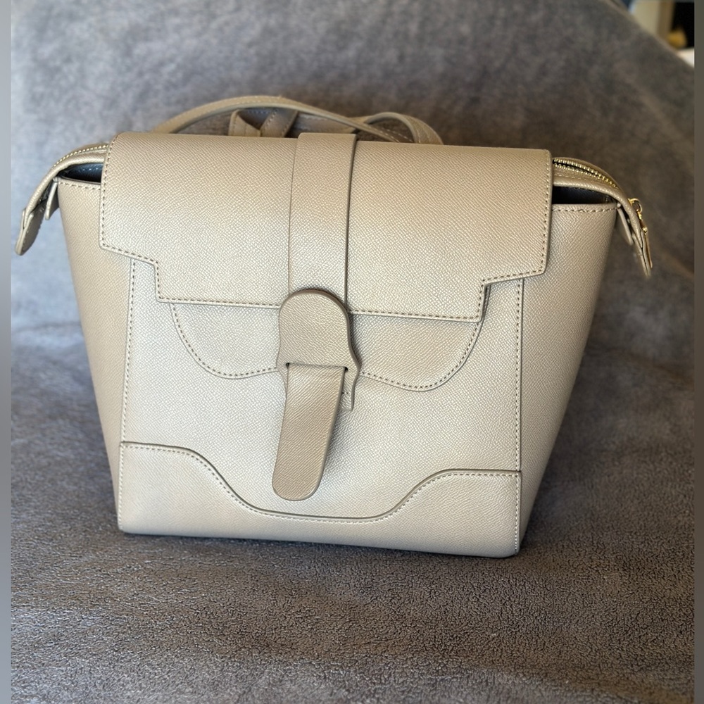 Medium Convertible Bagpack
